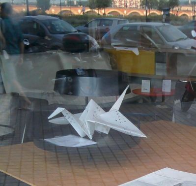 Vraie allusion
Vu dans la vitrine d'une enseigne de mobilier design à Bordeaux
