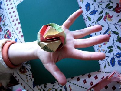 Bijou japonais - la phoro originale
La photographe collectionnait les mains pour un concours...
