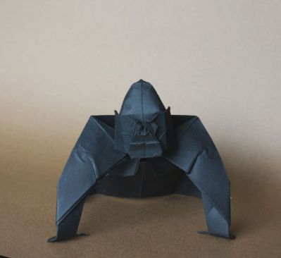 gorille de Q. Trollip
carré de 35cm de papier tant

