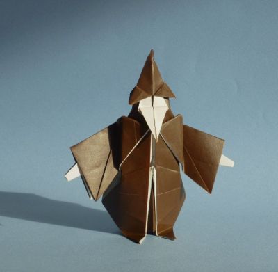 apprenti sorcier
créé par noboru miyajima
plié dans un carré de 25cm de papier origami
