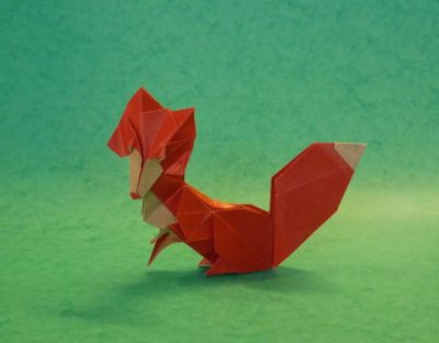 renard de roman diaz
créé par roman diaz
plié dans un carré de 20cm de papier bicolore issu d'un sac en papier
le papier est un peu épais.

