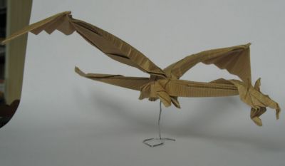 dragon in flight 2
papier Kraft 30x30
créateur Charles Esseltine
1er essai
