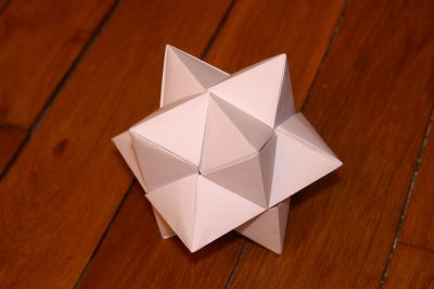 Casse tête modulaire - version assemblée
Réalisé avec 6 feuilles A5
Papier d'imprimerie, 100 g/m²

