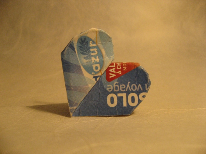 Coeur par Mijka
Réalisé à partir d'un ticket de bus niçois.
Réalisé suite à une méthode de recherche très stricte (tripatouillage chaotique, 2nd degré).
