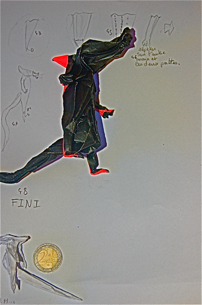 diagramme loup-garou 3
étape 44: pli montagne sur le volet, plis 45: créer les griffes.

