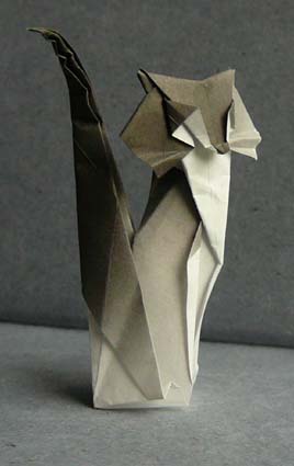 Chat de Roman Diaz
le brouillon
papier dégradé gris une face longueur 15cm
plus élégant que la version définitive
