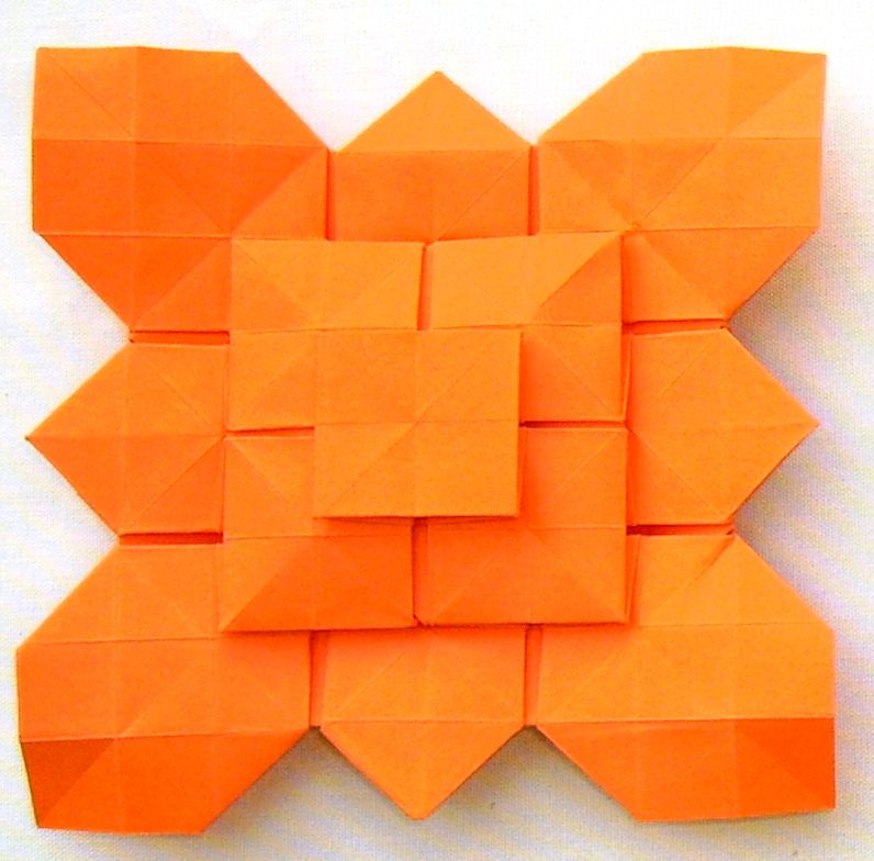 Clover Folding, Shuzo Fujimoto
papier imprimante 21x21 cm, à 3 étages
