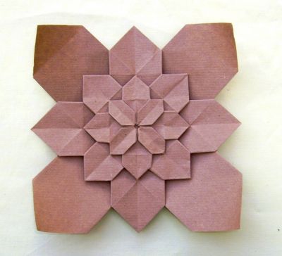 Hydrangea, Shuzo Fujimoto
kraft 33x33cm, 5 étages
