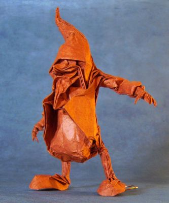 Nain - 
Carré de 45 cm Lokta marron enduit au MC, modèle final de 15cm de haut. Plié d'après CP-Diagramme de l'auteur
Mots-clés: nain; joisel; dwarf