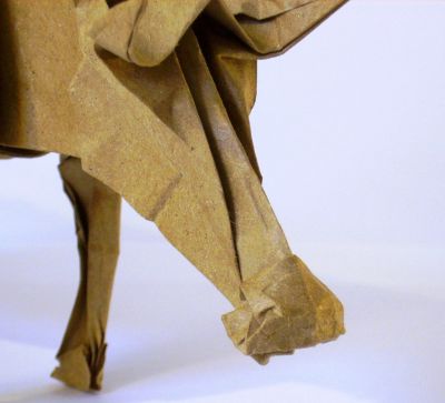 Tête de la vache de David Llanque
Plié à sec dans 55*55 de kraft non enduit, puis modelé au MC
Mots-clés: vache;cow;llanque
