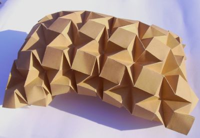 Waterbomb Tesselation Erci GJERDE
papier de tirage de plan (vieux) grille 16*16 dans un carré de 30*30cm
Mots-clés: tesselation;gjerde;waterbomb