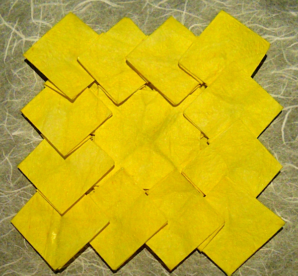 Escher Staircase Fujimoto variation
Plié dans un carré de 27,5x27,5 cm 
