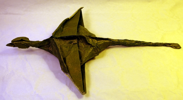 Eudimorfodon de Paul Pikulshin
Plié dans un carré de 30x30 cm de côté, papier + soie
Cela donne un modèle d'une longueur de 35 cm.


