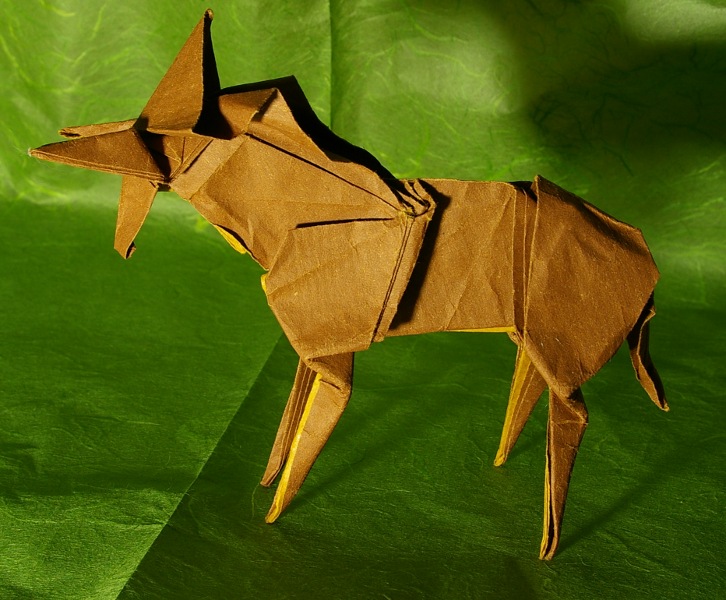 Cheval de Noboru Miyajima
Papier kraft bicolore.

Diagramme sur le site de l'auteur :
http://www.h5.dion.ne.jp/~origami/e/horse.html#
