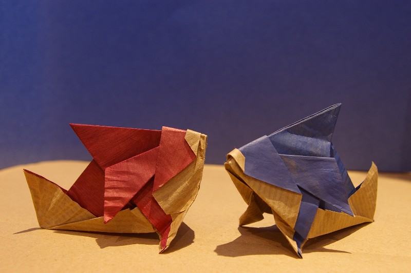 Mérou brun
J'adore plier ce poisson, ici en papier kraft peint à la peinture acrylique.
Mots-clés: Poisson