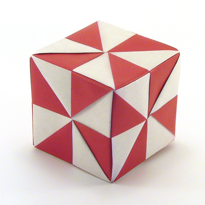 Pinwheel cube
Papier : Papier origami 15x15 55g
Pinwheel cube, sur base de cub sonobe. A priori de tomoko Fuse
6 modules indiques et de même couleur
