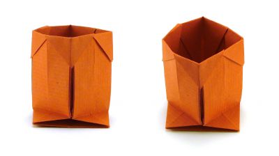 Vase
Papier : Kraft 25x25
Vase de Stephen Hecht

Taille final : 5hauteur et 4,5x4,5 de base
