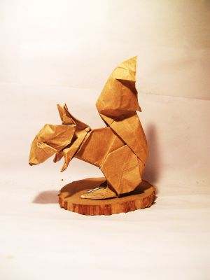 écureuil stéphan Weber
papier kraft + papier métallisé origami shop , 35 cm
