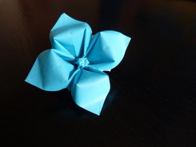 Fleur à 4 pétales
Papier origami standard 15x15cm
Création 2
