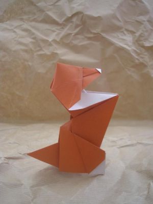 un chiot (Roman Diaz)
papier origami standard en 15x15cm

