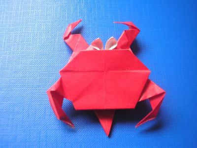 le crabe, zoom (je ne connais pas l'auteur)
papier origami standard rouge et blanc, 15x15cm
