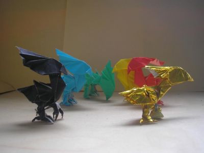 la famille chocobo au complet (Kamiya Satoshi)
j'ai utilisé du papier origami standard de 15x15cm
j'adore vraiment ce modèle, et la petite famille réunie me fait chaud au coeur ^^
