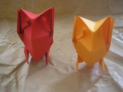 hibou de Davor Vinko
pliés à partir d'un CP
sur des carrés de 20x20cm de papier un peu plus épais que le papier imprimante.
