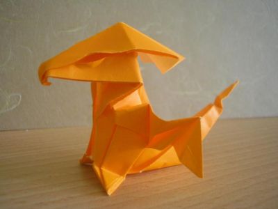 bébé dragon, côté gauche (Daniela Carboni)
papier standard origami 15x15cm, orange et blanc
