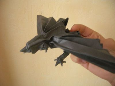 Aigle (ancien)
Le tout premier modèle que j'ai crée! Il est de niveau moyen, les ailes peuvent êtres plus détaillées, il est assez intuitif à plier.
Une feuille de papier Kraft, 30cm.  
