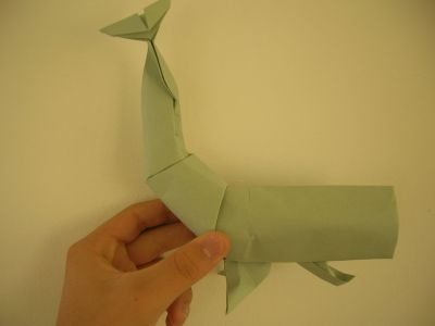 Moby Dick de Roman Diaz
Plié sur une feuille d'un papier inconnu à grammage de 100g environ, de 35cm.
