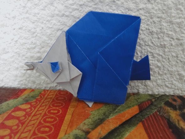 Poisson Papillon / Butterfly fish
Livre : Creative Origami par Red and White Paper (Seo Won Seon and Lee In Kyung) ; pg 78
Feuille origami 15x15 cm
Mots-clés: Origami Poisson Papillon Butterfly fish