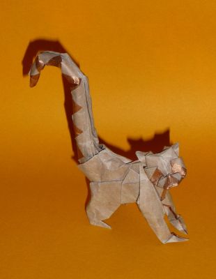 Lémurien de Roman Diaz, en papier métallisé 30cm
