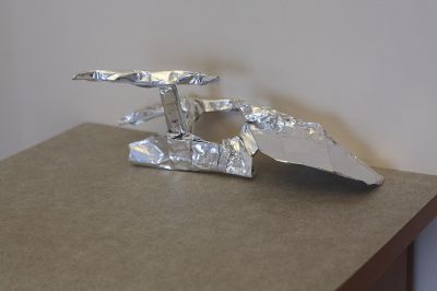 Familiar spaceship de Jeremy Shafer
Carré de papier métallisé 35 cm 

