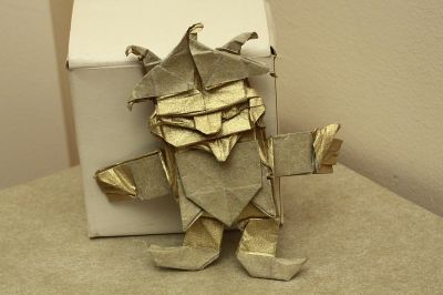 Bufon de Fernando Gilgado
Carré de papier de soie pailleté or 30 cm
