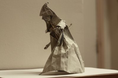 Wizard de Satoshi Kamiya
Carré de soie métallisé 40 cm
