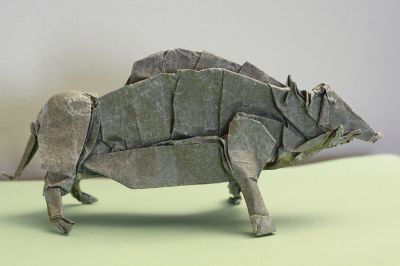 The Divine Boar - Satoshi Kamiya
Carré de soie métallisé 30x30 cm
