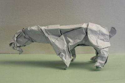 Smilodon - Satoshi Kamiya
Carré de papier métallisé 35 x 35
