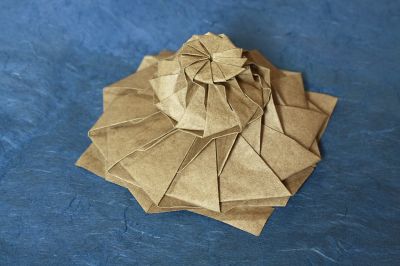 Flower tower - Chris Palmer 
Carré de 50 cm de papier éléphant

