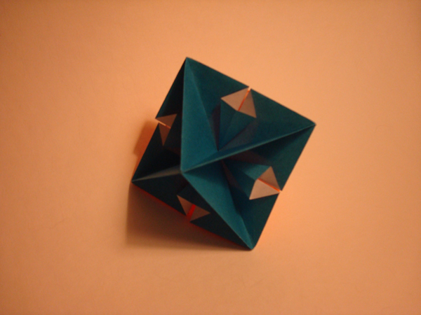 2 Modules Coté B
Ma première création modulaire Hihi!!!
Oki... C'est un modèle tellement simple alors c'est possible que ça existe déjà...
