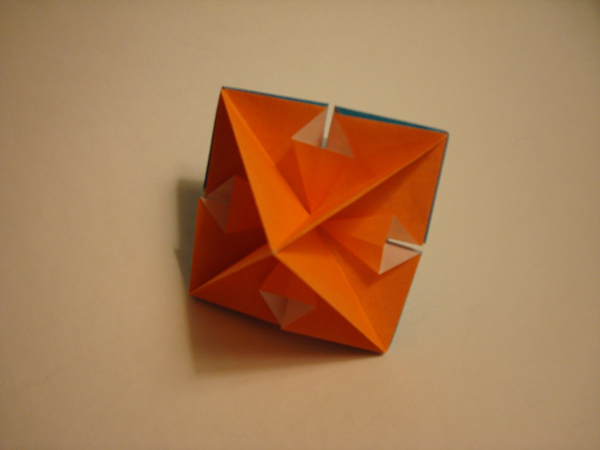 2 Modules Coté A
Ma première création modulaire Hihi!!!
Oki... C'est un modèle tellement simple alors c'est possible que ça existe déjà...
