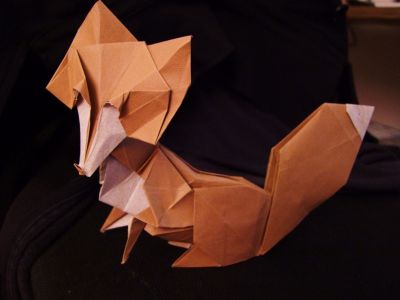 Renard
30*30, papier tant marron + papier de soie blanc, plié à partir du livre Essence de Roman Diaz
