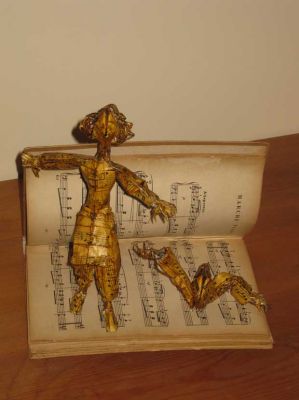 leï¿½on de solfege
assemblage de partition en 35/35  et 35/14 vitifiï¿½ pliï¿½ puis cirï¿½ sur livre

challenge novembre 2010
