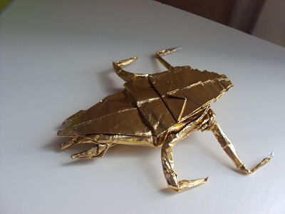 the bettle
 une ptite créations faite directement en papier foil récupéré  donc je connnais pas les dimmentions
