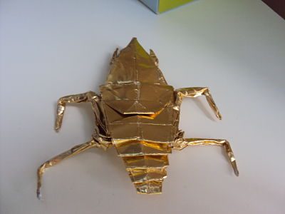 the beetle
 une ptite créations faite directement en papier foil récupéré  donc je connnais pas les dimmentions
