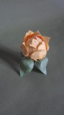 "rose de lys"  - Chtik / Dimitry Lysiuk
feuille : 1 carré soie métallisé 10cm sur la base de "Clematis Sibirica" de Dimitry Lysiuk
fleur : 3 carrés "paper touch" 10cm

