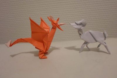 Wyvern & fawn - John Montroll / Stephen Weiss
kami 15x15
copie 10,5x10,5
Mots-clés: wyvern fawn montroll weiss