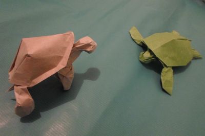 arrière gauche
Tortues Nguyen Hung Cuong
papier soie metallisé 20*20 
