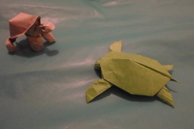 avant gauche
Tortues Nguyen Hung Cuong
papier soie metallisé 20*20 
