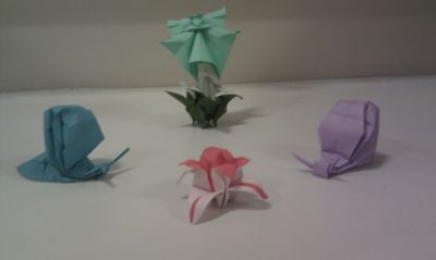 2 escargots originaux, 2 fleurs base préliminaire et grenouille blintzée, fée de David Brill
papier origami 15*15
Mots-clés: escargot fée brill