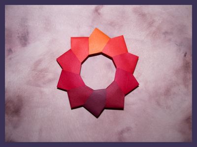 Anneau 01
J'ignore l'auteur du diagramme (il est en japonais). Avec 10 feuilles de papier Tant
Mots-clés: Modulaire, Anneau